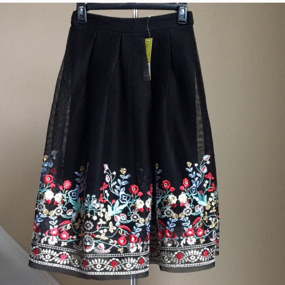Gianni Bini Embroidered Skirt NWT